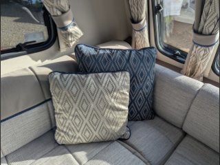 /photos/8001/57ec2bf5-39bd-ddc3-784e-7527344bd95b_i320x240.jpg