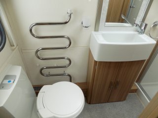 /photos/8001/c6e03c23-3ff5-da52-fb49-e96aa1d50bef_i320x240.jpg